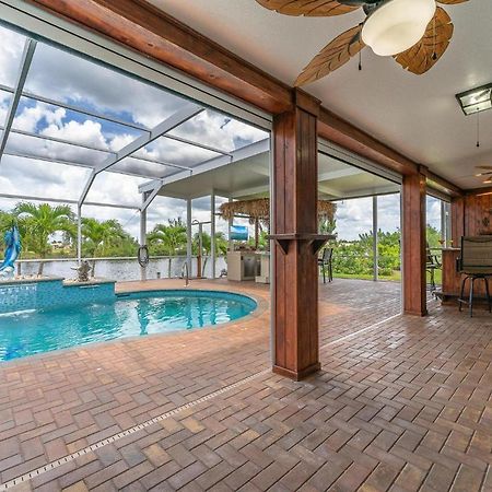 Waterfront, Pool, Tiki Bar, Outdoor Kitchen & Bar, Fire Pit, Home Gym, Sleeps 14-Villa Breath Away Cape Coral Exterior foto