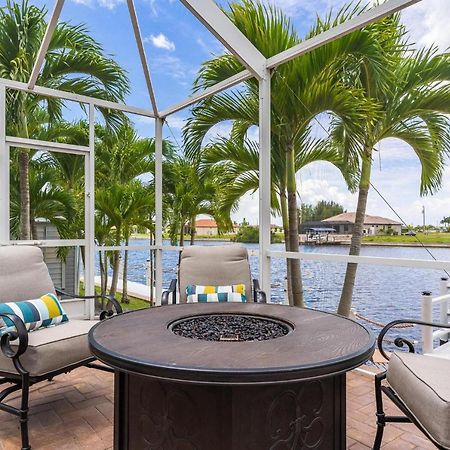 Waterfront, Pool, Tiki Bar, Outdoor Kitchen & Bar, Fire Pit, Home Gym, Sleeps 14-Villa Breath Away Cape Coral Exterior foto