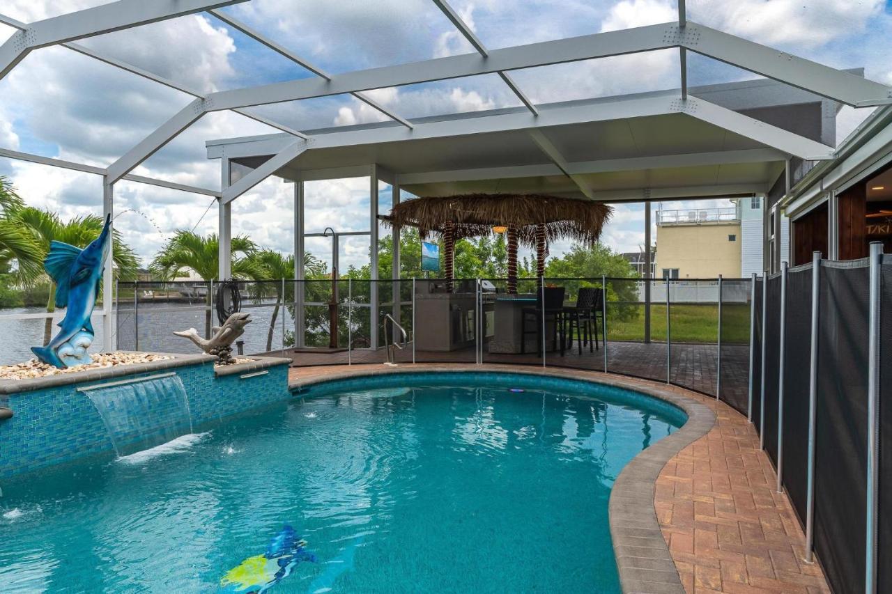 Waterfront, Pool, Tiki Bar, Outdoor Kitchen & Bar, Fire Pit, Home Gym, Sleeps 14-Villa Breath Away Cape Coral Exterior foto