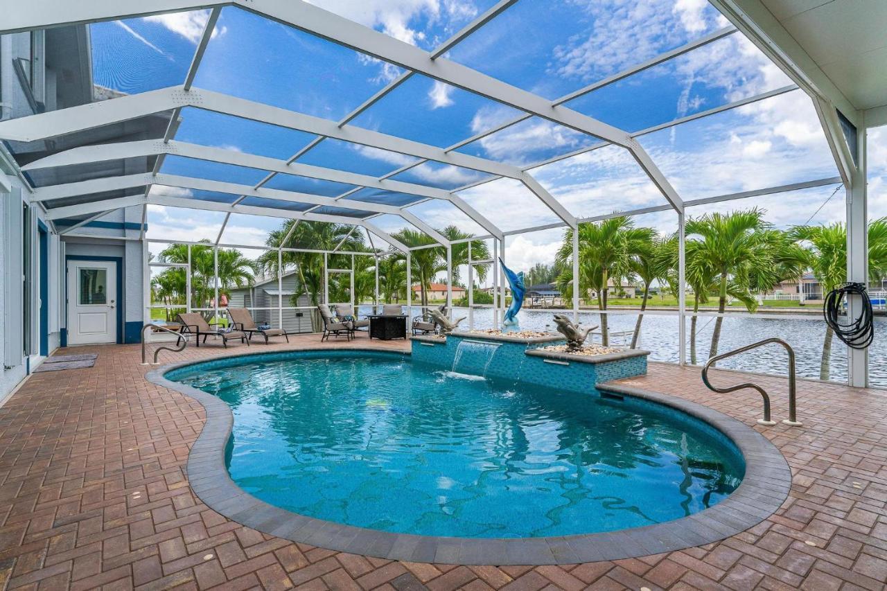 Waterfront, Pool, Tiki Bar, Outdoor Kitchen & Bar, Fire Pit, Home Gym, Sleeps 14-Villa Breath Away Cape Coral Exterior foto