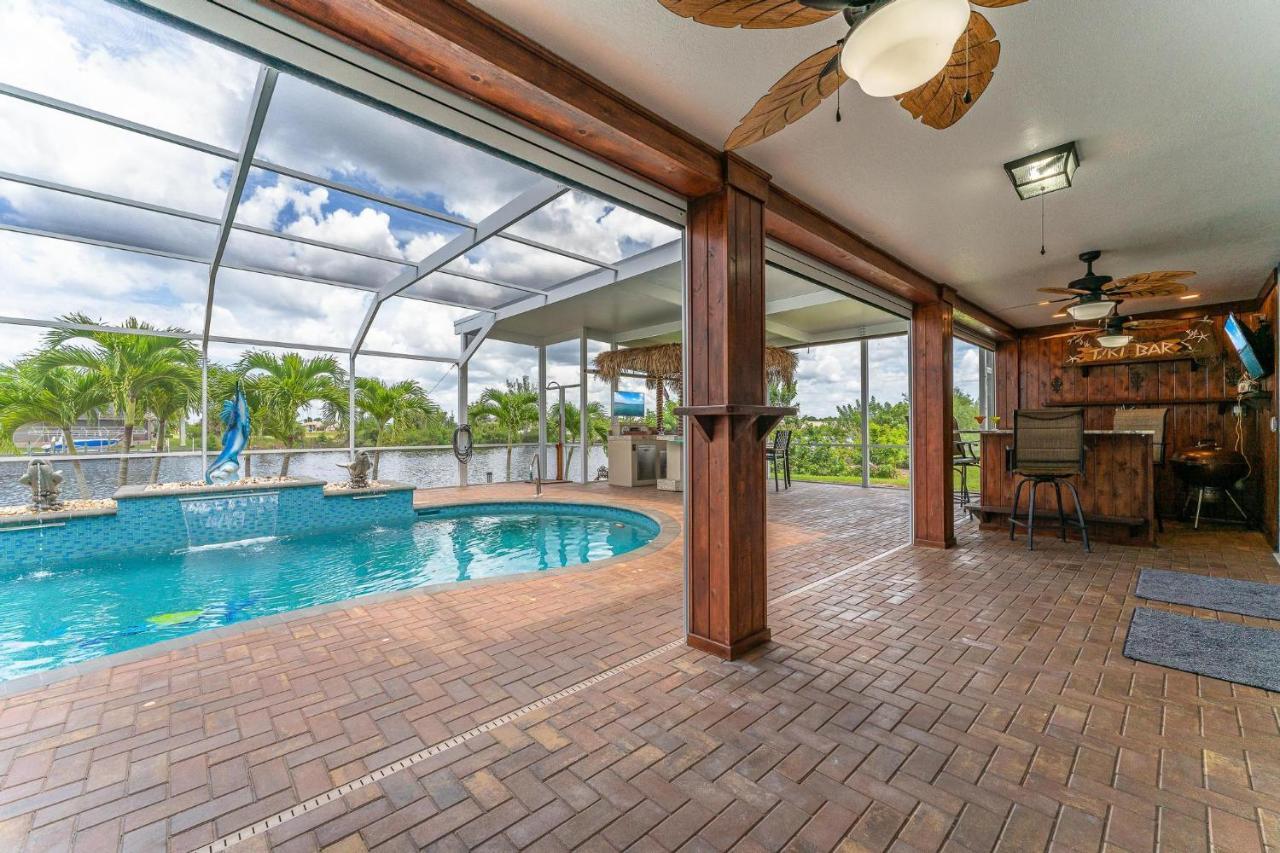 Waterfront, Pool, Tiki Bar, Outdoor Kitchen & Bar, Fire Pit, Home Gym, Sleeps 14-Villa Breath Away Cape Coral Exterior foto