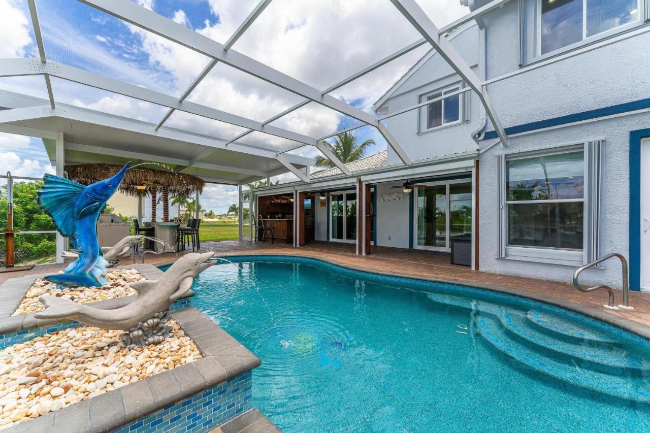 Waterfront, Pool, Tiki Bar, Outdoor Kitchen & Bar, Fire Pit, Home Gym, Sleeps 14-Villa Breath Away Cape Coral Exterior foto