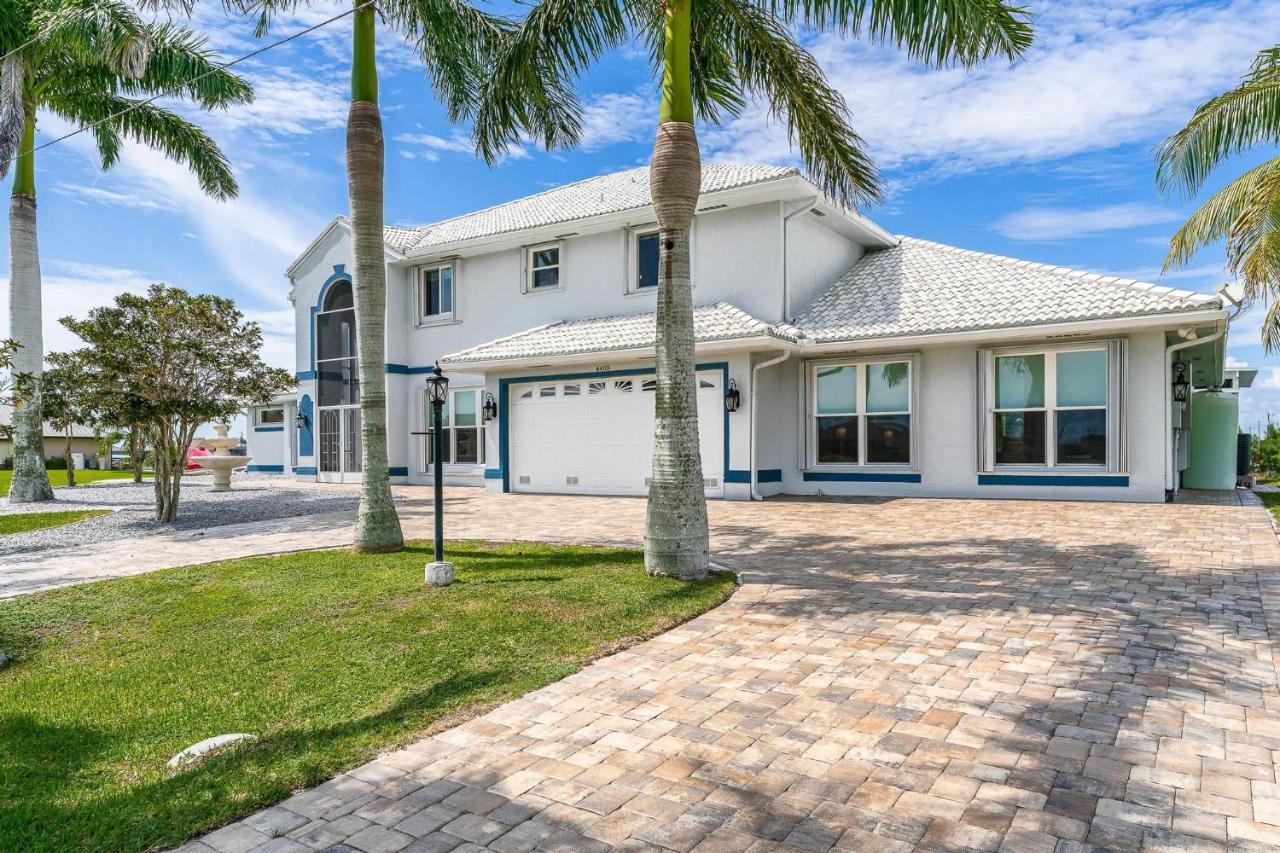 Waterfront, Pool, Tiki Bar, Outdoor Kitchen & Bar, Fire Pit, Home Gym, Sleeps 14-Villa Breath Away Cape Coral Exterior foto