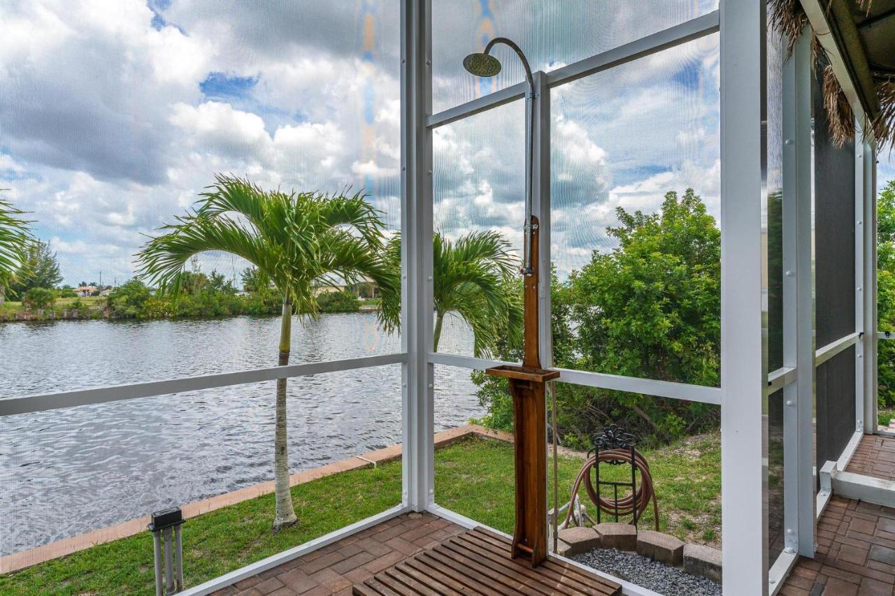 Waterfront, Pool, Tiki Bar, Outdoor Kitchen & Bar, Fire Pit, Home Gym, Sleeps 14-Villa Breath Away Cape Coral Exterior foto