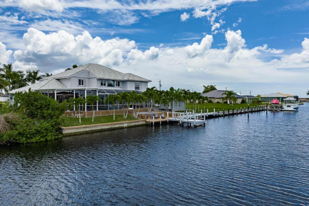 Waterfront, Pool, Tiki Bar, Outdoor Kitchen & Bar, Fire Pit, Home Gym, Sleeps 14-Villa Breath Away Cape Coral Exterior foto