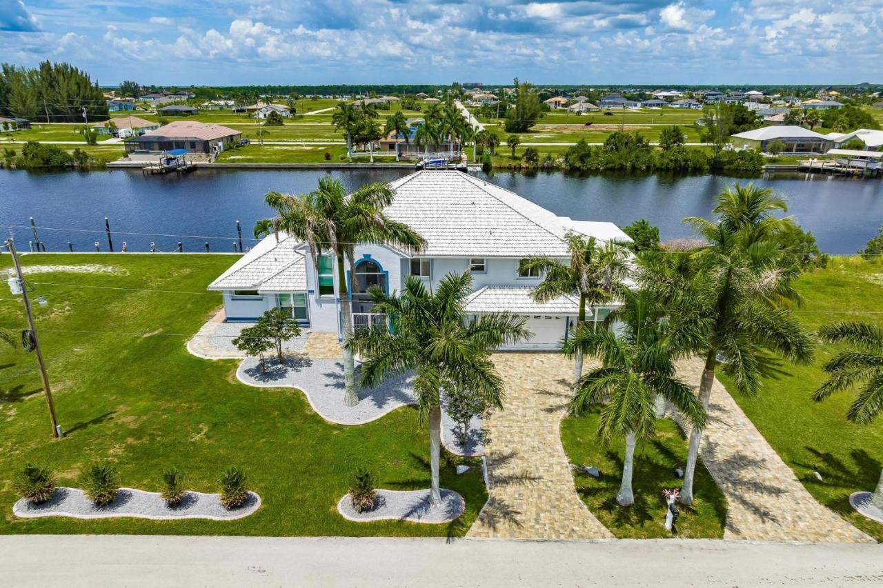 Waterfront, Pool, Tiki Bar, Outdoor Kitchen & Bar, Fire Pit, Home Gym, Sleeps 14-Villa Breath Away Cape Coral Exterior foto