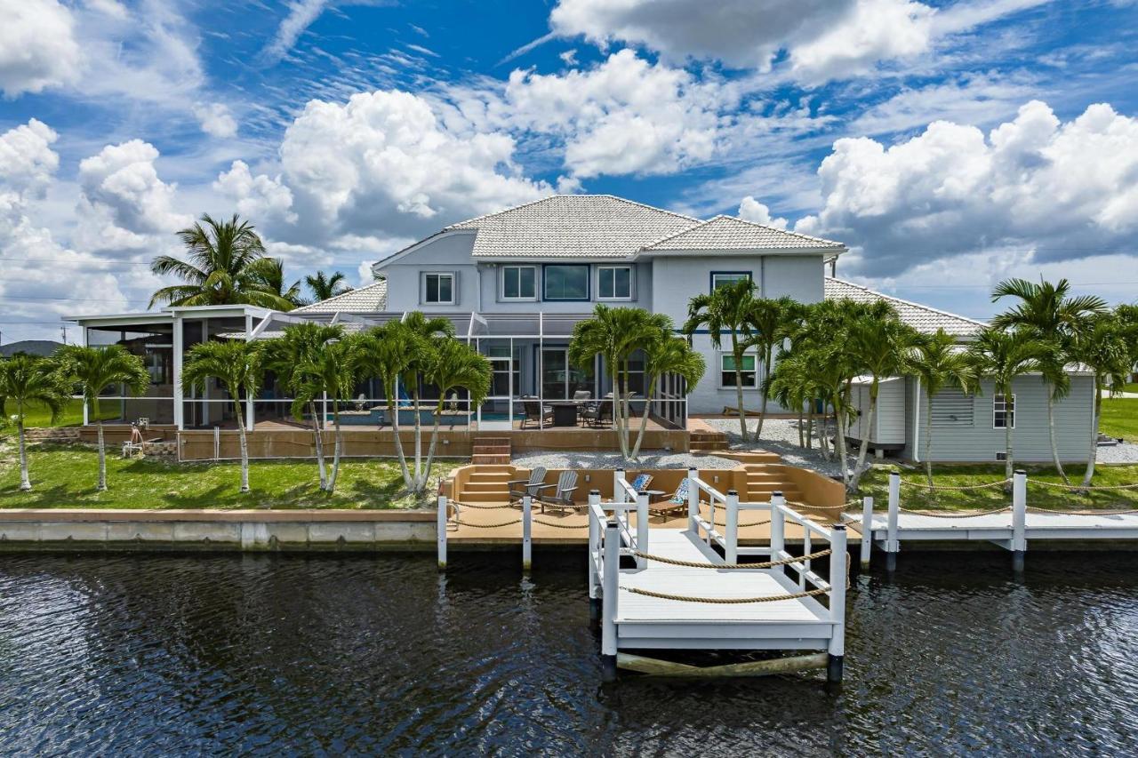 Waterfront, Pool, Tiki Bar, Outdoor Kitchen & Bar, Fire Pit, Home Gym, Sleeps 14-Villa Breath Away Cape Coral Exterior foto