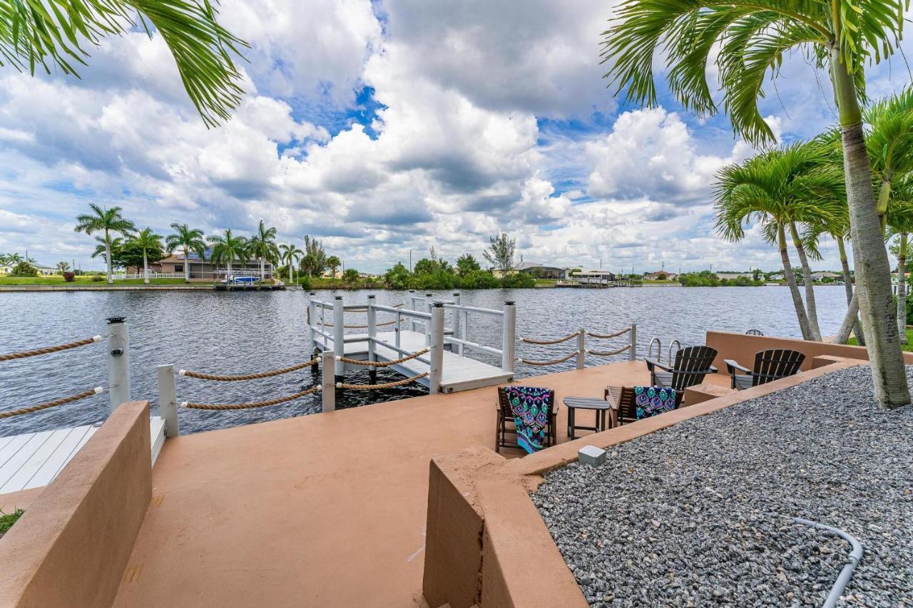 Waterfront, Pool, Tiki Bar, Outdoor Kitchen & Bar, Fire Pit, Home Gym, Sleeps 14-Villa Breath Away Cape Coral Exterior foto