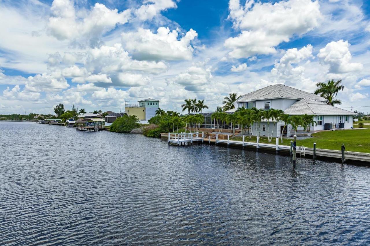 Waterfront, Pool, Tiki Bar, Outdoor Kitchen & Bar, Fire Pit, Home Gym, Sleeps 14-Villa Breath Away Cape Coral Exterior foto